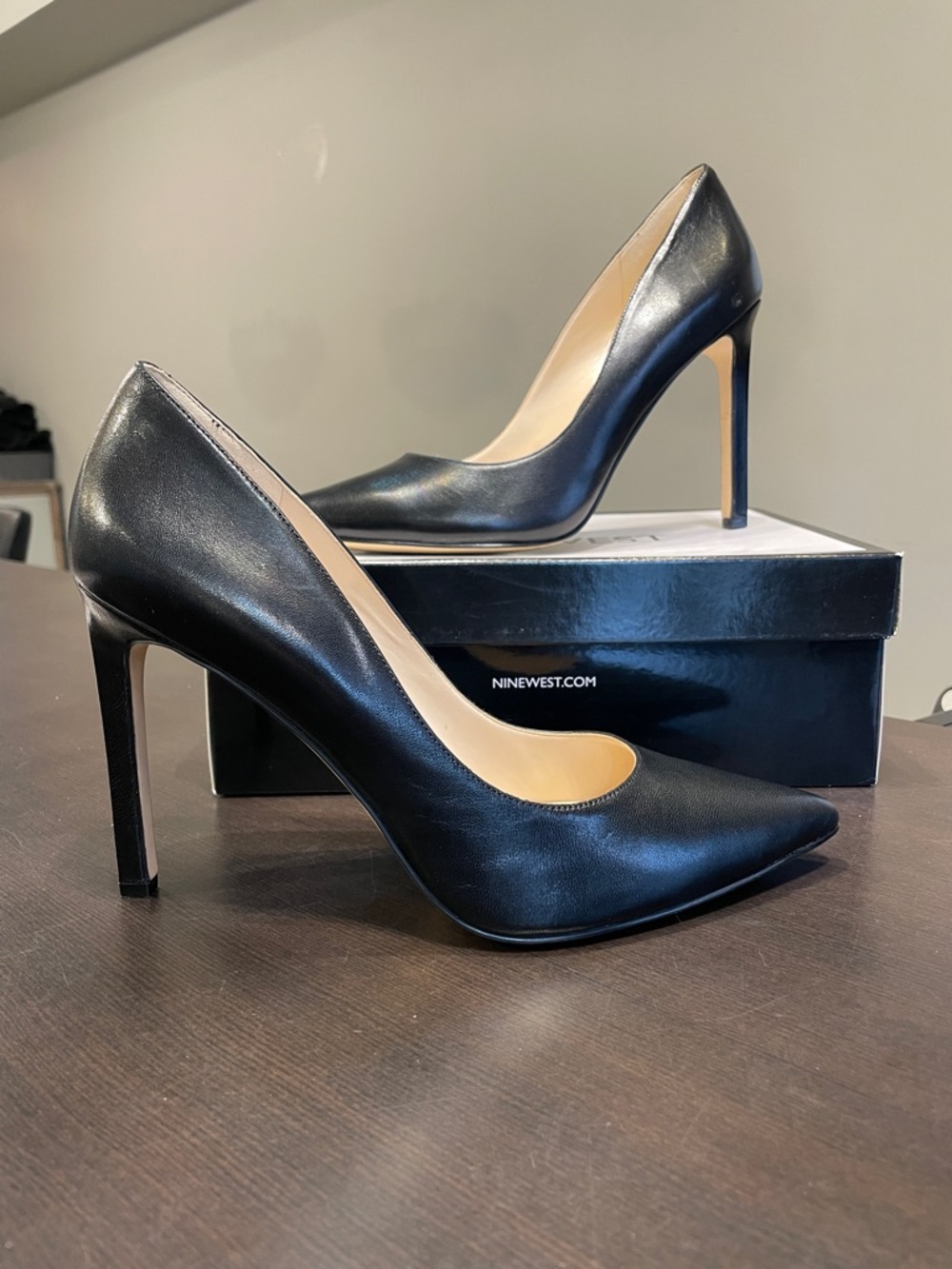 Nine West Black Leather Pointed-Toe Stiletto Pumps